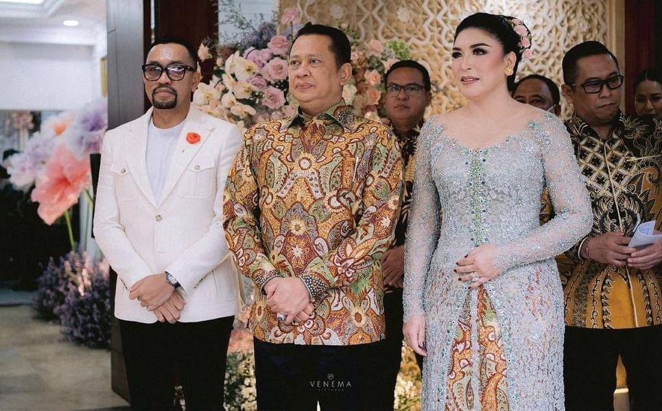 Lamaran Debby Pramestya, putri Ketua MPR RI Bambang Soesatyo. (Instagram.com/venemapictures)