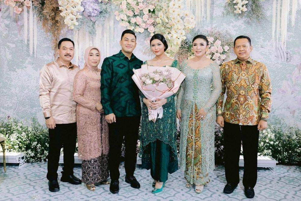 Lamaran Debby Pramestya, putri Ketua MPR RI Bambang Soesatyo. (Instagram.com/venemapictures)