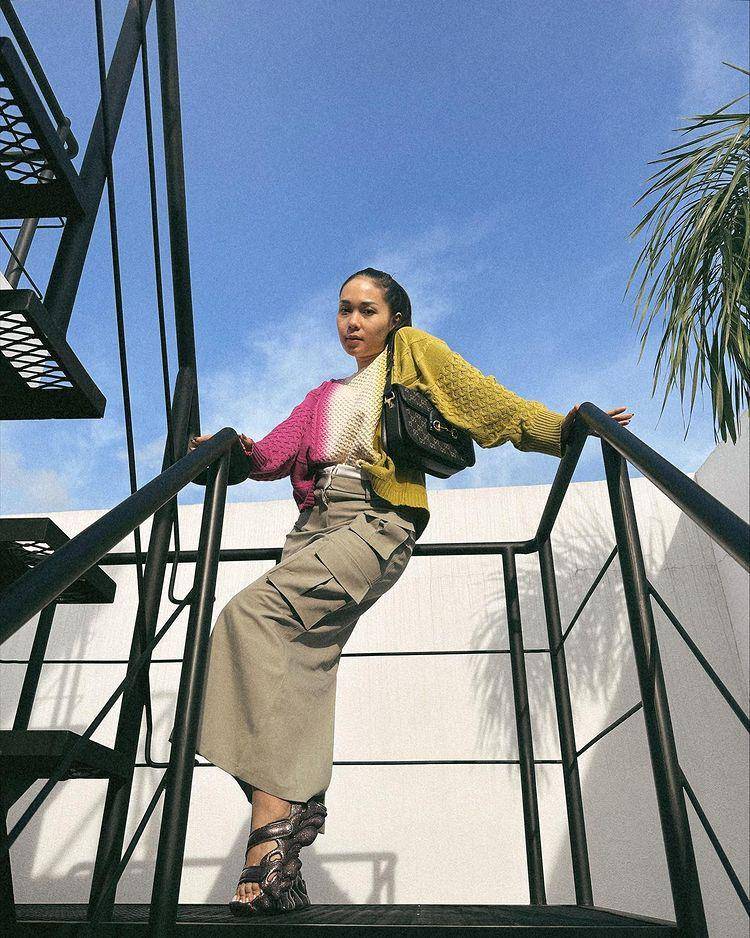 inspirasi outfit dengan knitwear (instagram.com/ayladimitri)