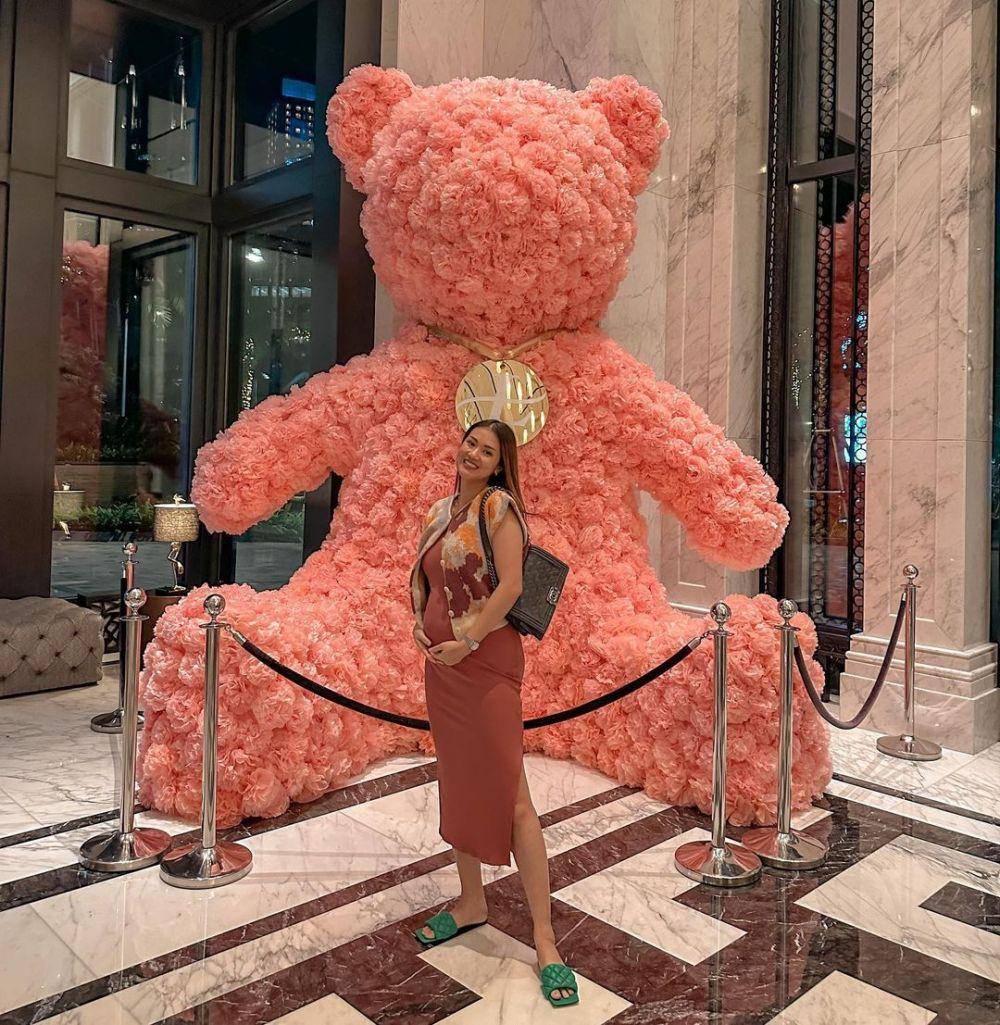 potret Atries Angel dengan baby bump (instagram.com/atriesangel)