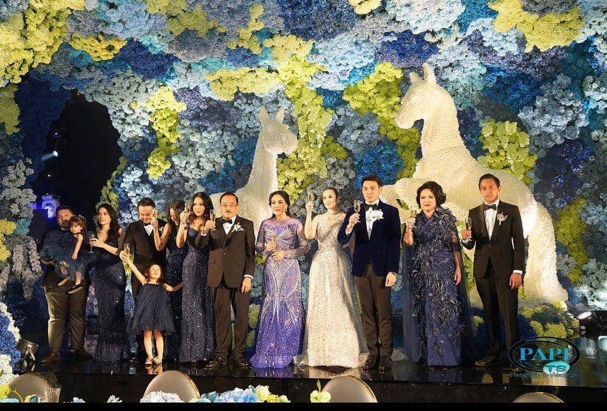 Busana Ibu di Pernikahan Anaknya (instagram.com/elizabethkardinal)