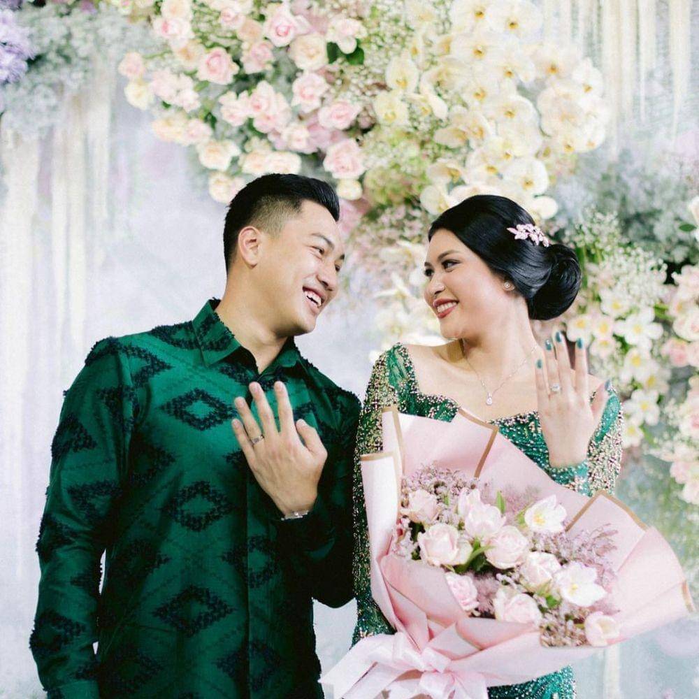 Lamaran Debby Pramestya, putri Ketua MPR RI Bambang Soesatyo. (Instagram.com/venemapictures)