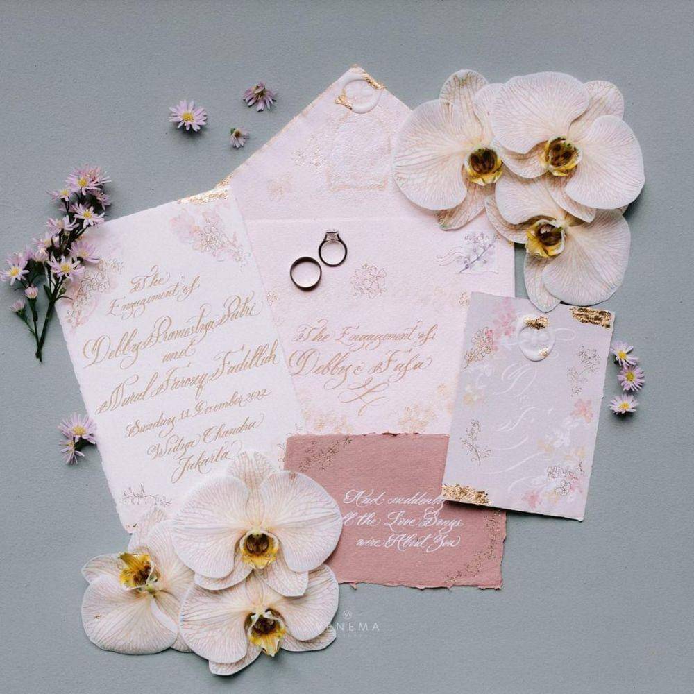 Lamaran Debby Pramestya, putri Ketua MPR RI Bambang Soesatyo. (Instagram.com/venemapictures)