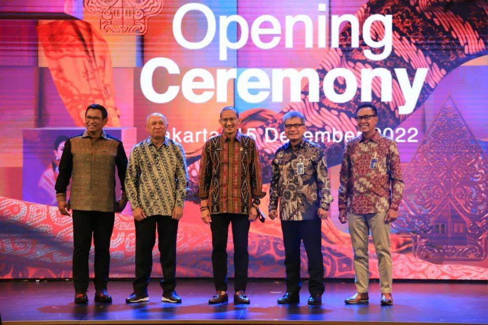 Opening Ceremony UMKM EXPO(RT) BRILIANPRENUER 2022, yang dihadiri oleh Menteri Koperasi dan UKM RI Teten Masduki, Menteri Pariwisata dan Ekonomi Kreatif RI Sandiaga Uno, bersama Direktur Utama BRI Sunarso, Kamis (15/12). (Dok. BRI)