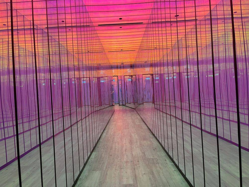 Lorong yang colorful ini diberi nama “Rainbow Bridge”. (IDN Times/Nena Zakiah)