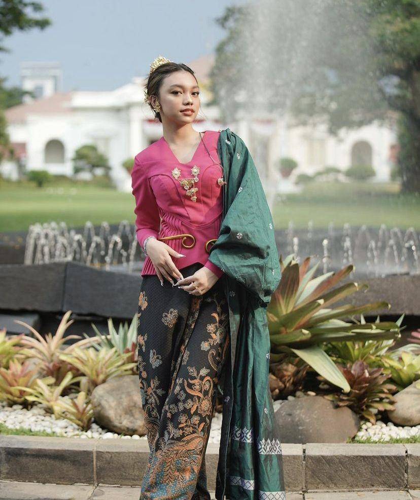 potret Naura saat hendak tampil di istana negara (instagram.com/naura.ayu)