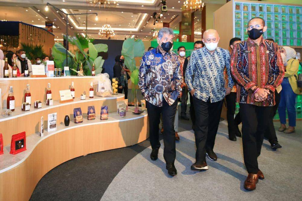 Opening Ceremony UMKM EXPO(RT) BRILIANPRENUER 2022, yang dihadiri oleh Menteri Koperasi dan UKM RI Teten Masduki, Menteri Pariwisata dan Ekonomi Kreatif RI Sandiaga Uno, bersama Direktur Utama BRI Sunarso, Kamis (15/12). (Dok. BRI)