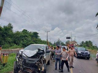 Rel Tanpa Palang Picu Korban, Mobil Warga Ditabrak Babaranjang