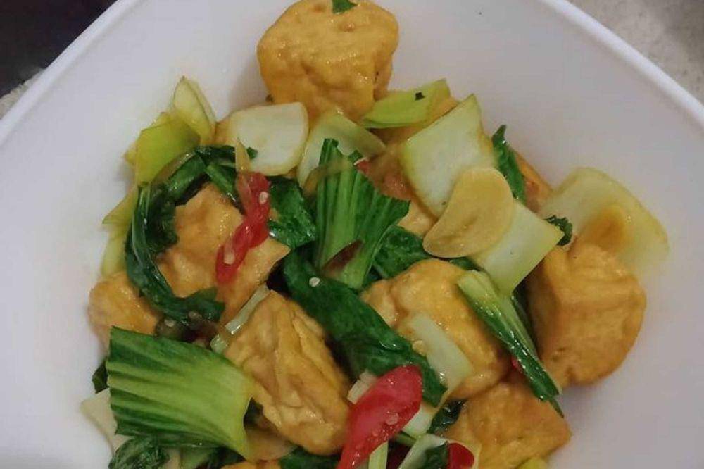 tumis pakcoy tahu (instagram.com/nonajudes_17)
