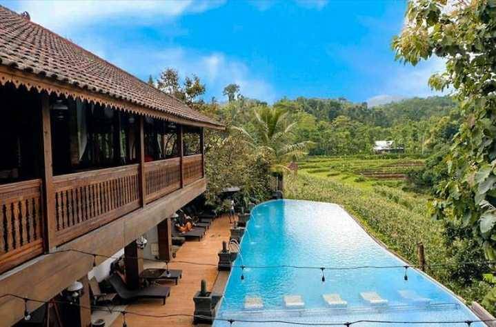 Kolam renang Kampoeng Djawi.(Instagram/kampoengdjawi)