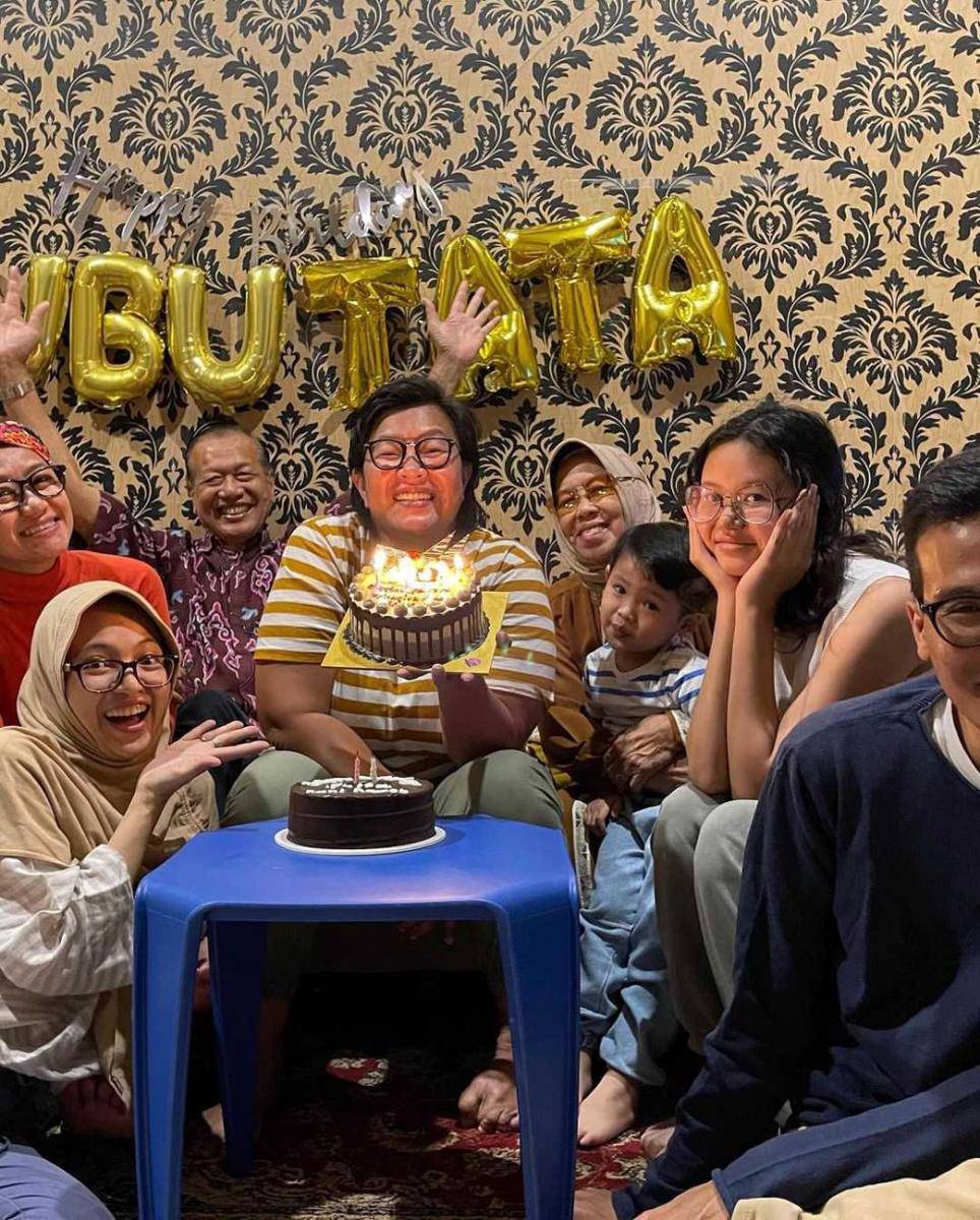 potret bersama keluarga (instagram.com/pritagitaarianegara)