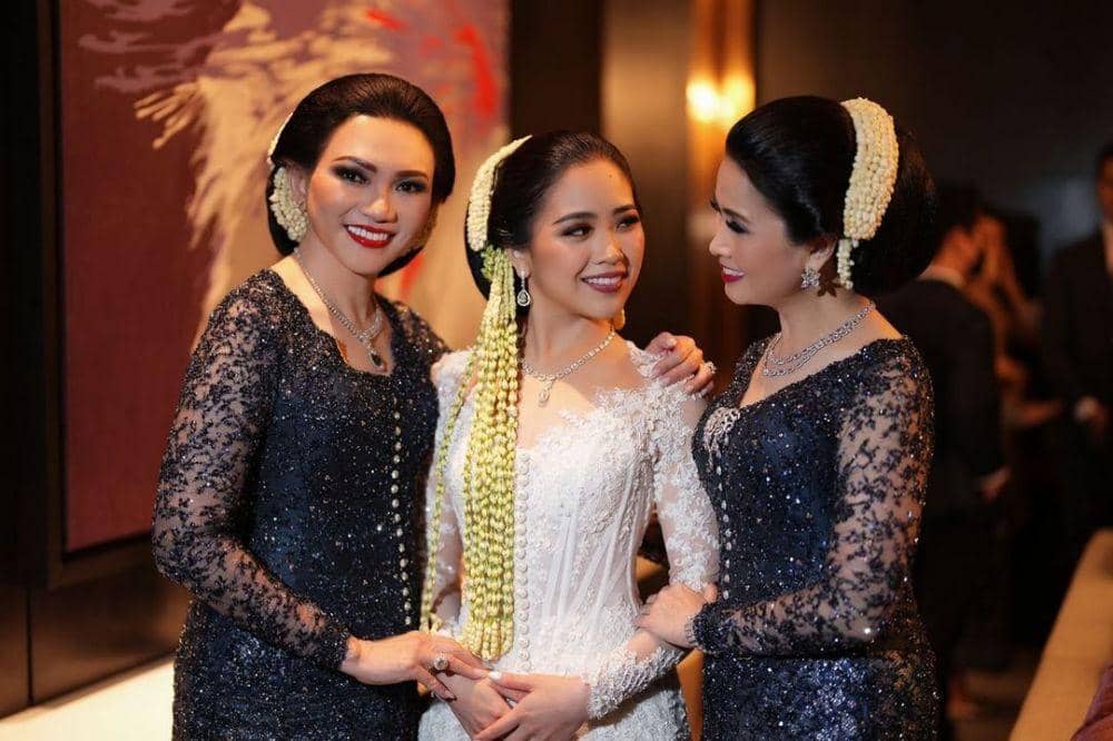 Busana Ibu di Pernikahan Anaknya (instagram.com/jessicatanoe)