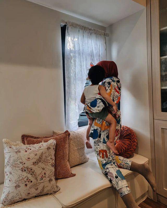 potret Putri Anne asuh anak tanpa suami (instagram.com/anneofficial1990)