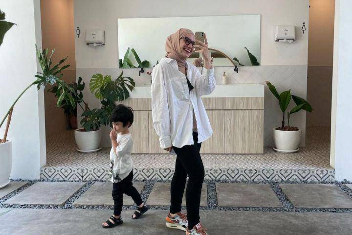potret Putri Anne asuh anak tanpa suami (instagram.com/anneofficial1990)