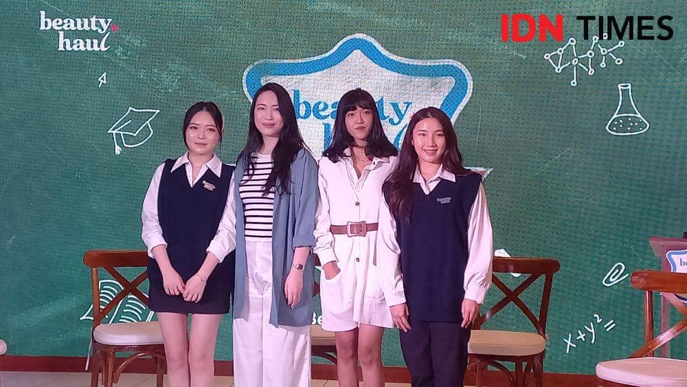 BeautyHaul Awards 2022 "BeautyHaul Empowers Your Beauty MVP", di Gedung Menara Tendean, Kamis (15/12/2022). (IDN Times/Aprodithe Kyrie)