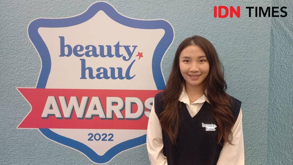 BeautyHaul Awards 2022 "BeautyHaul Empowers Your Beauty MVP", di Gedung Menara Tendean, Kamis (15/12/2022). (IDN Times/Aprodithe Kyrie)