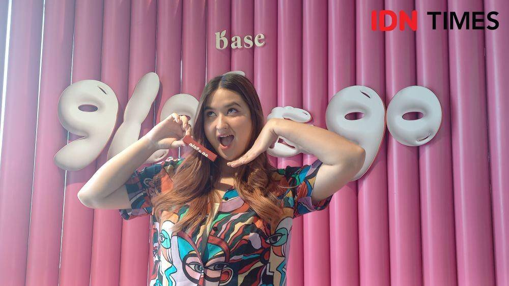 Stephanie Poetri di BASE Gloss & Go Liptint Launch Event, Alila SCBD, Jumat (16/12/2022). (IDN Times/Aprodithe Kyrie)