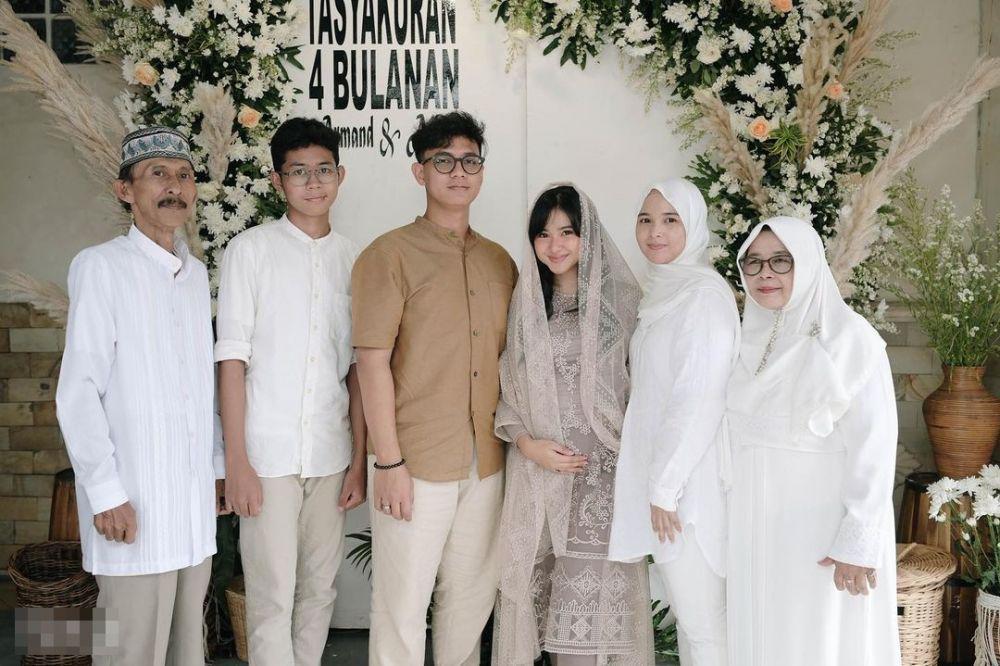 Gelar 4 Bulanan, 10 Perjalanan Adinda Azani dari Nikah Hingga Hamil