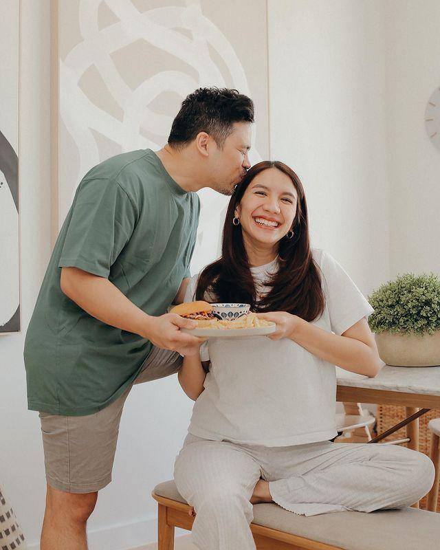 potret Acha Sinaga dan suami (instagram.com/achasinaga)
