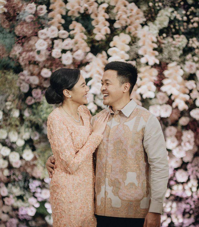 potret Putri Tanjung saat acara lamaran (instagram.com/putri_tanjung)