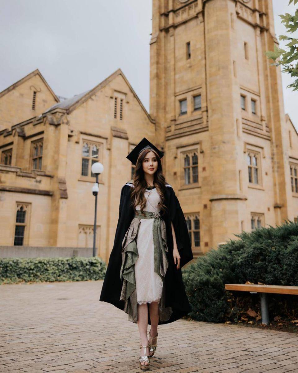 wisuda Agatha Chelsea dari University of Melbourne (instagram.com/agatha_chelsea)