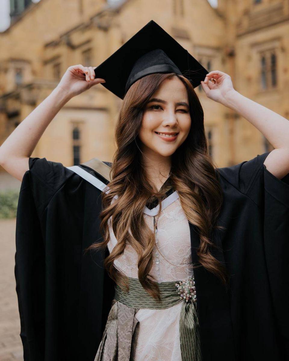 wisuda Agatha Chelsea dari University of Melbourne (instagram.com/agatha_chelsea)