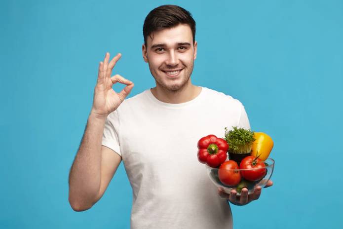 ilustrasi pria dan makanan sehat (freepik.com/karlyukav)