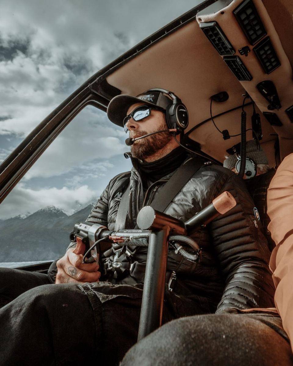 Ilustrasi pilot helikopter (unsplash.com/chrishenryphoto)