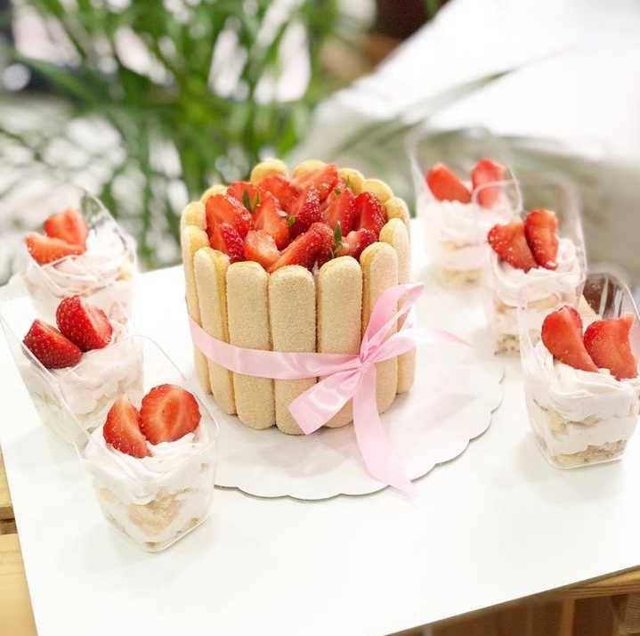 charlotte russe (instagram.com/lovelypandadesign)