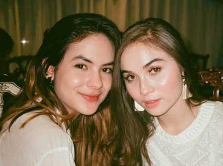 Bersahabat! 9 Momen Kebersamaan Elina Joerg dan Steffi Zamora
