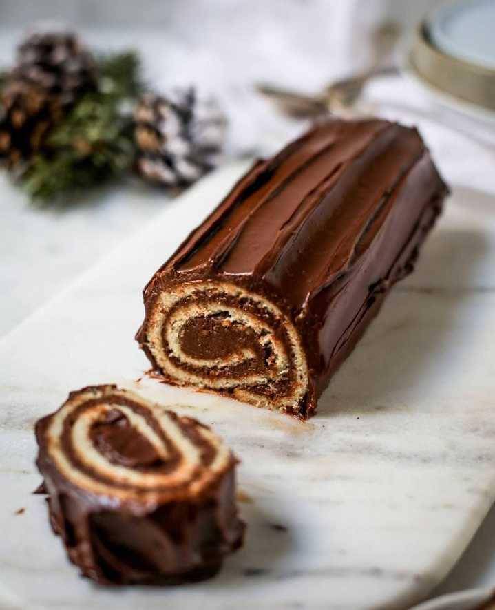 buche de noel (instagram.com/cookwithbelula)