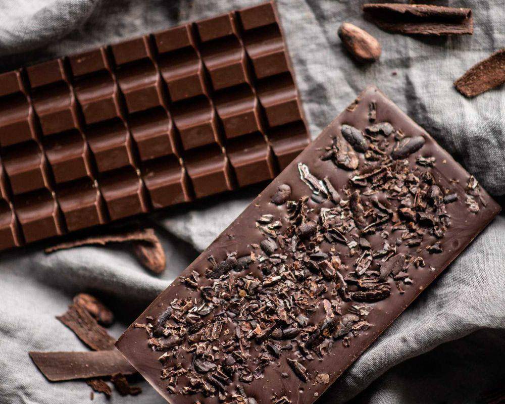 ilustrasi dark chocolate (pexels.com/ganinph/)