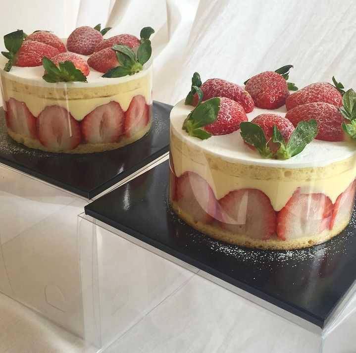 frasier cake (instagram.com/km__bake)