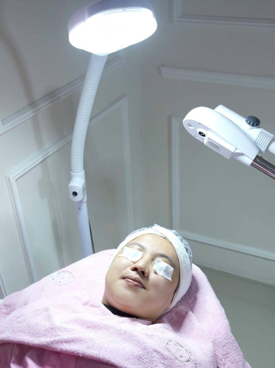 Perawatan wajah di KLT The Aesthetic Clinic. (Dok. KLT The Aesthetic Clinic)