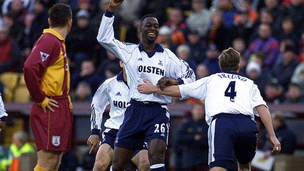Ledley King, pemain Tottenham Hotspur musim 2000-2001 (twitter.com/SpursOfficial)