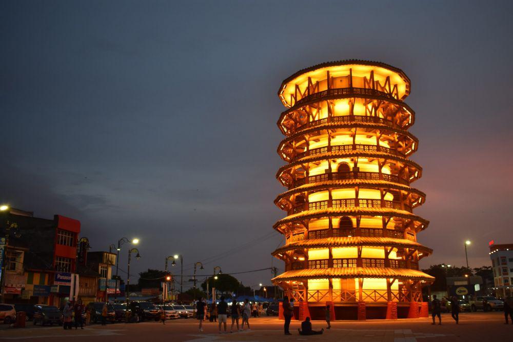 Potret 15 Menara di Dunia yang Mirip dengan Menara Pisa