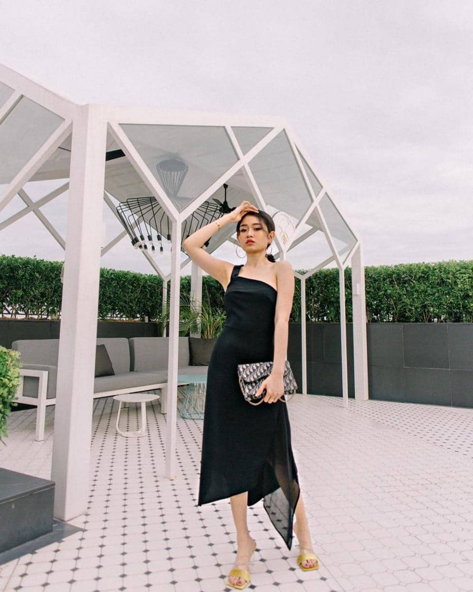 Dress asimetris ala Nikita Kusuma (instagram.com/nikitakusuma)