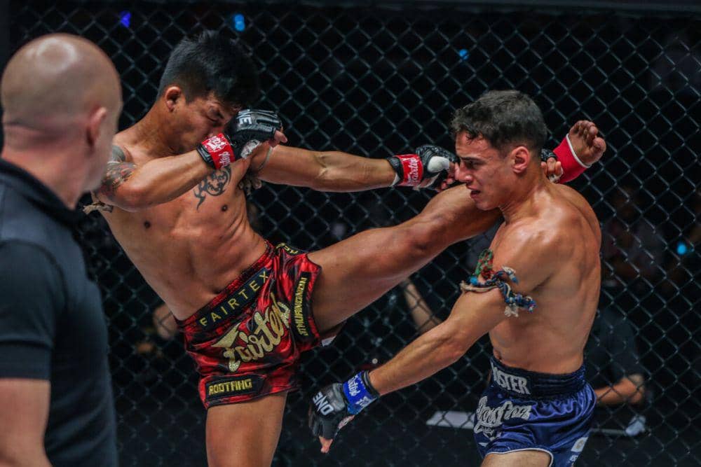 Rodtang Jitmuangnon berhadapan dengan Joseph Lasiri di ONE Fight Night 4. (dok. ONE Championship)