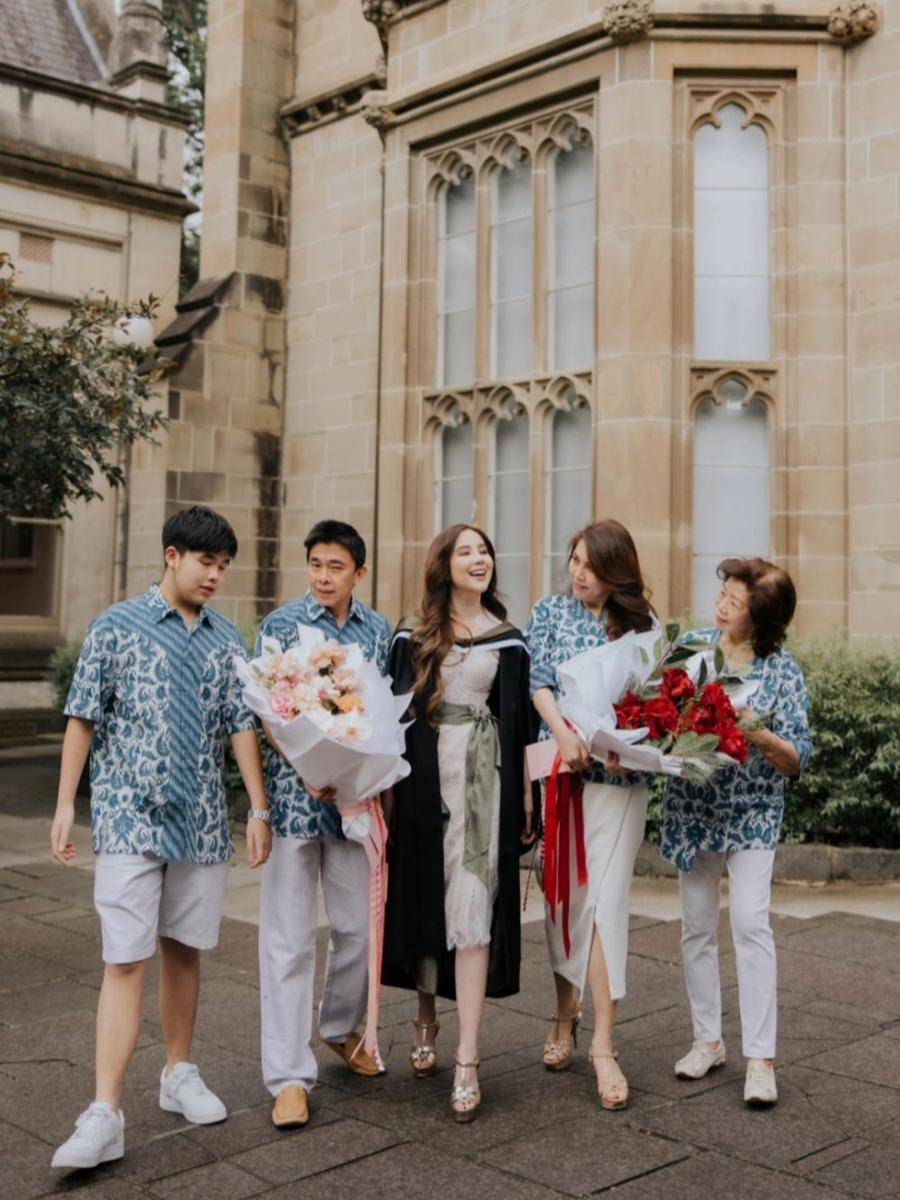 wisuda Agatha Chelsea dari University of Melbourne (instagram.com/agatha_chelsea)