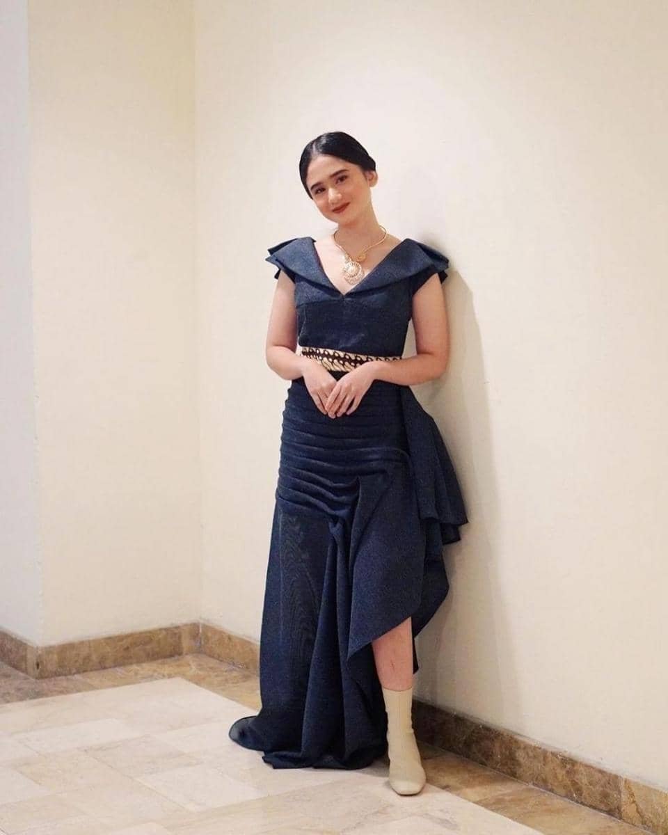 Dress asimetris ala Tissa Biani (instagram.com/tissabiani)