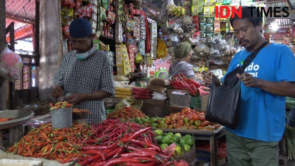 Pedagang cabai di Pasar Pa'baeng-baeng Kota Makassar. (IDN Times/Aan Pranata)