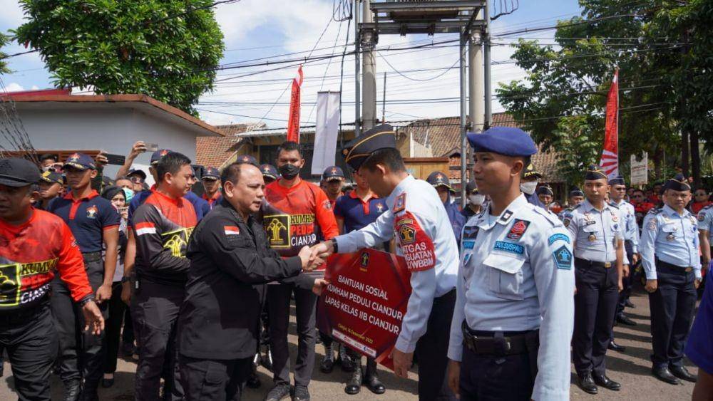 Kemenkumham salurkan bantuan korban gempa Cianjur, Jumat (17/12/2022)/dok Humas Jumat