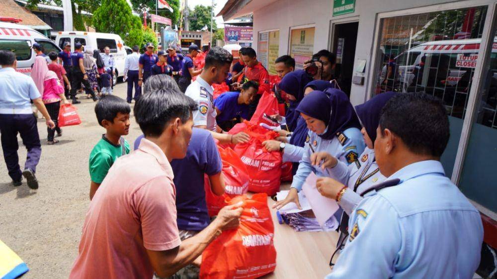 Kemenkumham salurkan bantuan korban gempa Cianjur, Jumat (17/12/2022)/dok Humas Jumat