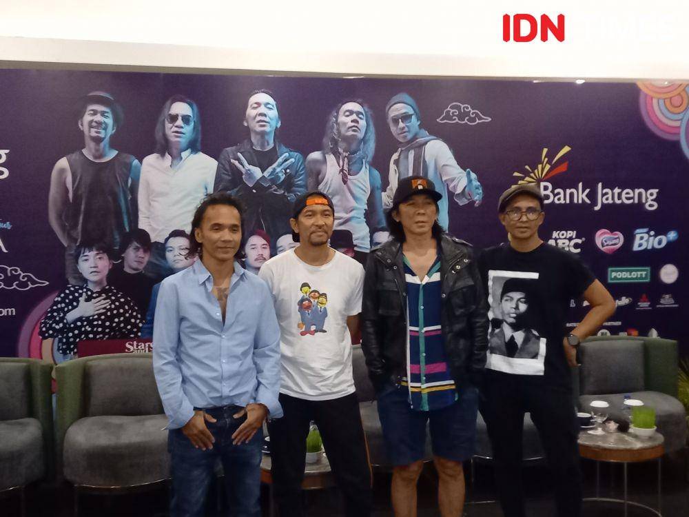 Konferensi pers HUT Slank ke-39 Beautiful Smile Indonesia di The Manohara Hotel, Jumat (16/12/2022). (IDN Times/Herlambang Jati Kusumo).
