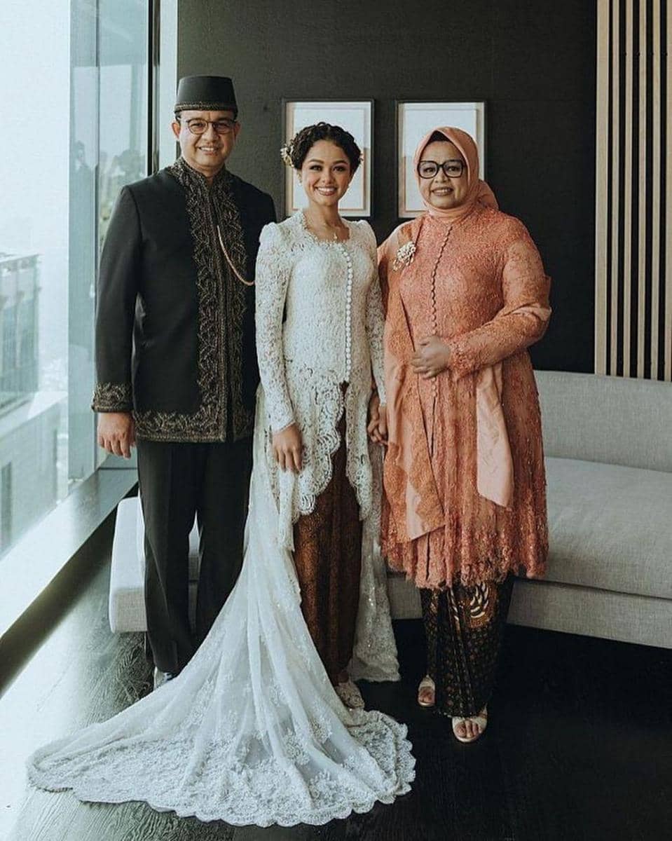 Busana Ibu di Pernikahan Anaknya (instagram.com/fery.farhati)
