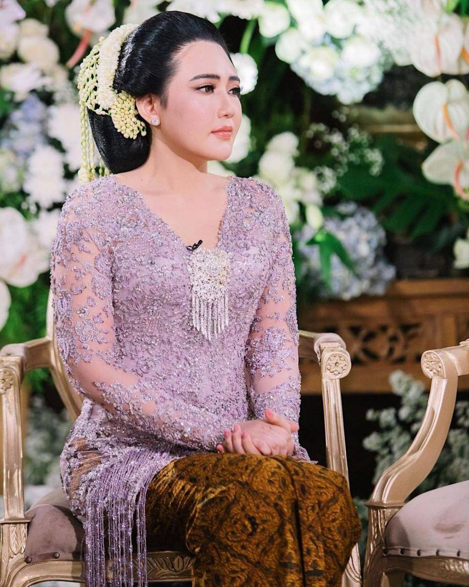 Kebaya Via Vallen (instagram.com/askyfebrianti)