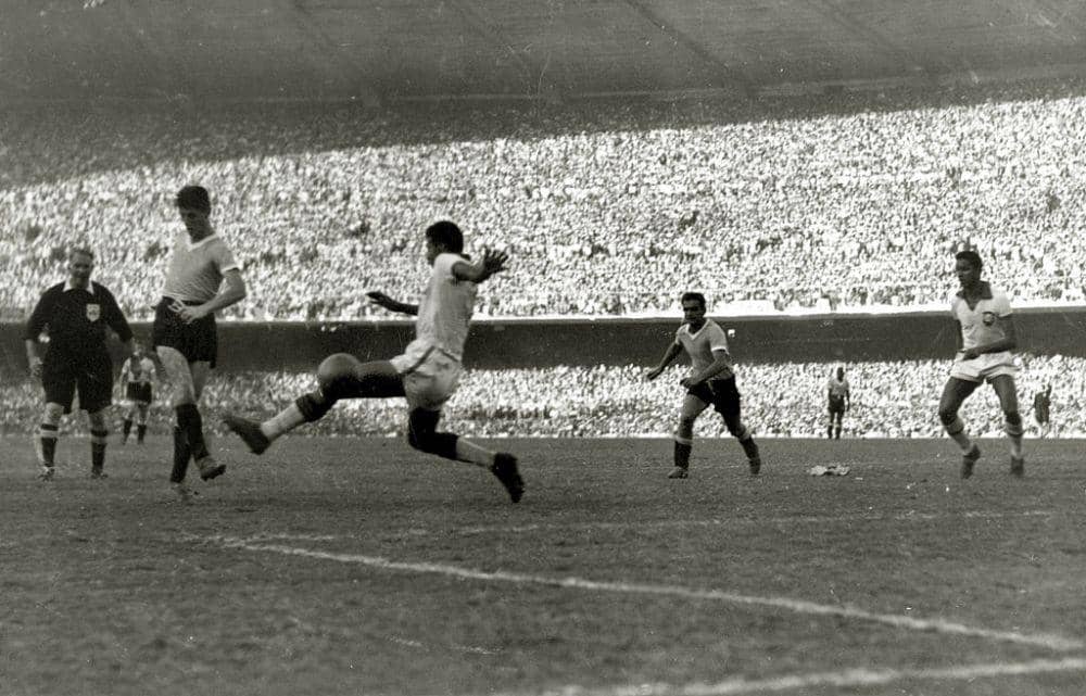 Uruguay melawan Brasil di Piala Dunia 1950. (twitter.com/fifaworldcup)