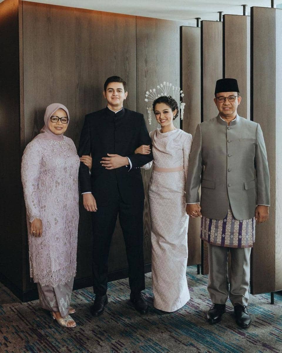 Busana Ibu di Pernikahan Anaknya (instagram.com/fery.farhati)