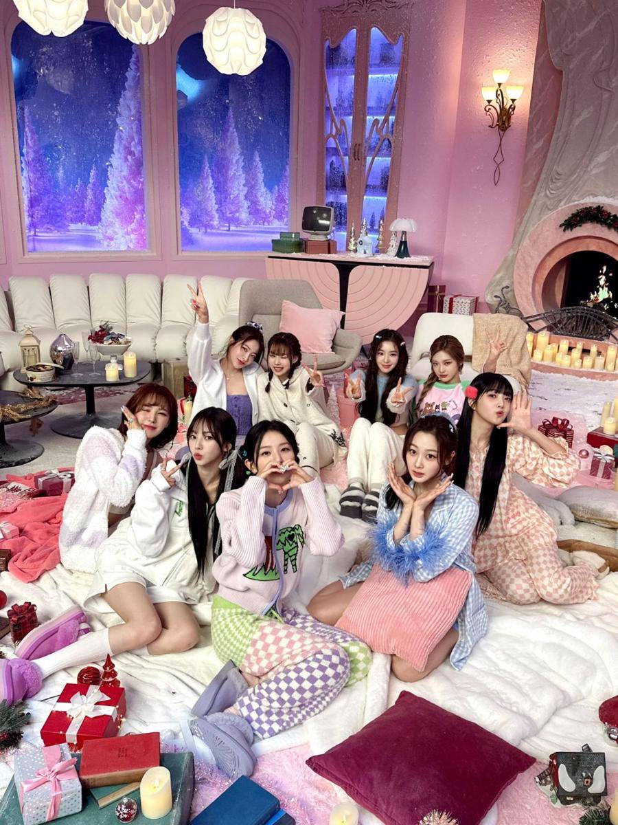 Red Velvet dan aespa di belakang layar "Beautiful Christmas" (twitter.com/SMTOWNGLOBAL)