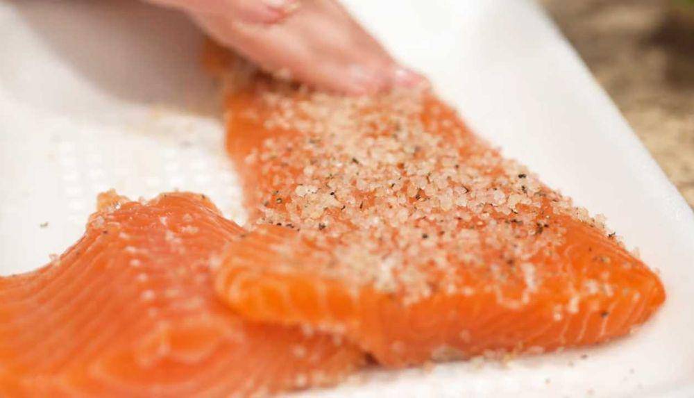 ilustrasi asinkan salmon (youtube.com/Ono Hawaiin Recipes)